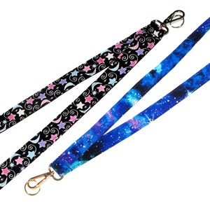 Omkeerbaar sleutelkoord • Pastelkleurige sterren en manen op zwart • Galaxy Stars op paars • ID-badge • Sleutelhanger • 36&quot; • Effen of losgemaakt bandje • Cadeau
