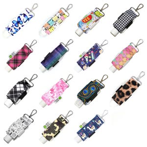 Handdesinfektionshalter mit nachfüllbarem Behälter • 15 Musterauswahl • 2 Unze Reisegröße • Drehbarer Clip für Rucksack, Geldbörse oder Schlüsselbund • Geschenk