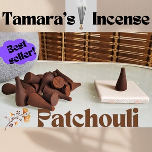 Puede incluir: Conos de incienso de pachulí marrón, con un cono sobre una baldosa cuadrada blanca. La imagen incluye el texto "Tamara's Incense" y "Patchouli". Una pegatina morada dice "Best seller!"