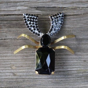 Vintage brooch bug rhinestone