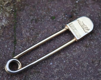 Moschino Punk-Chic pendant Safety Pin 1980s