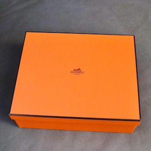 1 boîte carton Hermès Paris 22,8 x 18,8 cm