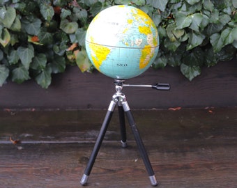 Globo terrestre vintage su treppiede, anni '50