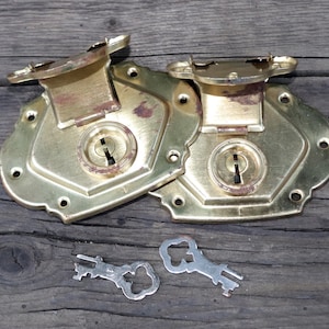 2 antique wardrobe locks with key