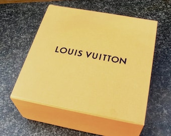Scatola in cartone Louis Vuitton 26 x 25,5 x 12,5 cm