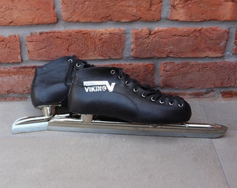 Patins de gelo vintage Viking para patinação de velocidade, em couro.