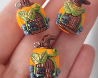 Pumpkin House Charm