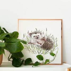 Impresión de erizo feliz - Arte de pared con animales de jardín - Impresión de criaturas del bosque - Impresión de bosque para guardería - Arte para dormitorio infantil - Erizo sonriente