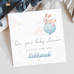 Carte personnalisée baby shower bleue, cadeau baby shower garçon, carte baby shower ami, carte future maman spéciale, carte bébé lapin et ballon
