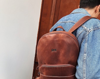 Handgefertigter LEDERRUCKSACK in schwarz mit FUTTER / Classic Rucksack mit einer Reißverschlusstasche aus Vollnarbenleder