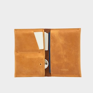 Funda de cuero para pasaporte compatible con AirTag / Funda para pasaporte rastreable / Cuero curtido vegetal de primera calidad