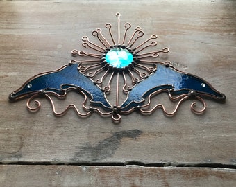 Atrapasol de vitral con forma de delfín: Joya dicroica, arte hecho a mano