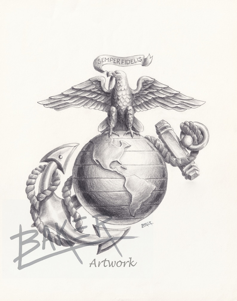 K&ouml;nnte beinhalten: Eine Graphitzeichnung des Emblems des United States Marine Corps mit einem Adler auf einem Globus, einem Anker und einem Seil. Ein Banner &uuml;ber dem Adler tr&auml;gt die Aufschrift SEMPER FIDELIS. Das Wort BAKER steht in der unteren linken Ecke.