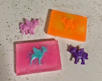 Unicorn Soap, Unicorn Toy Soap, Unicorn Birthday Favors, Unicorn Party, Custom Soap Favors, Soap with toy, Kids soap, stocking stuffer,