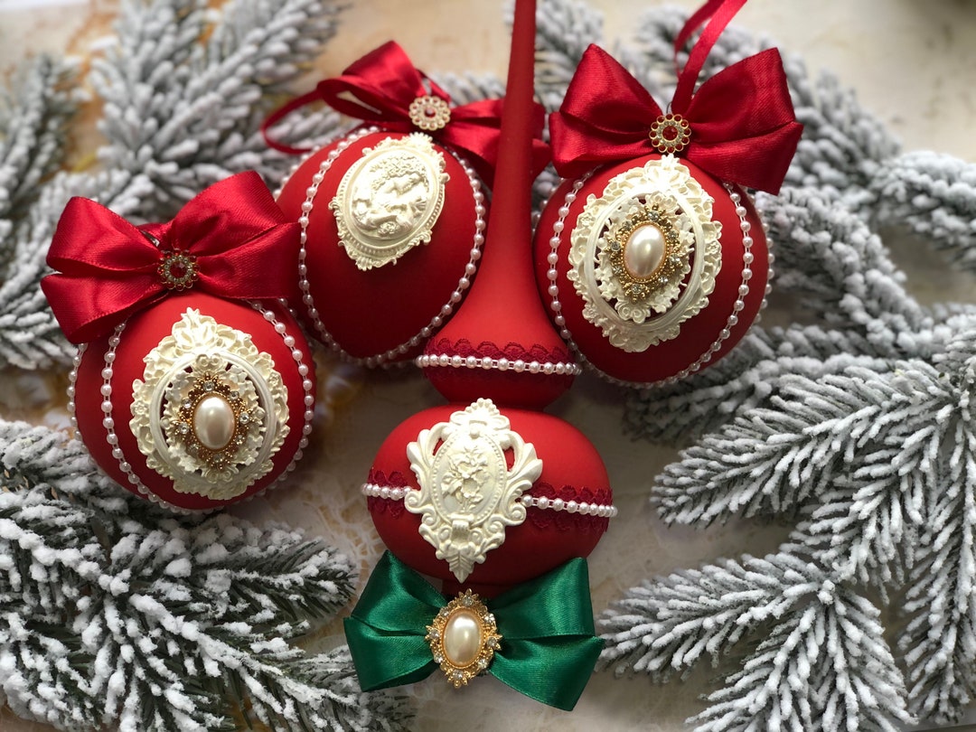 赤いリボンとボールのクリスマスツリー Amazon.co.jp: VILLCASE クリスマスツリーのボールの飾り 赤い