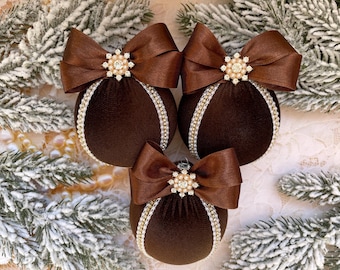 Juego de adornos navideños de terciopelo para árbol de Navidad, adornos navideños de chocolate marrón decorados con diamantes de imitación y perlas, decoración de árbol de terciopelo de primera calidad
