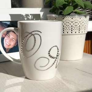 Taza personalizada de pedrería blanca Taza de cerámica brillante personalizada con iniciales Taza de pedrería monograma con iniciales