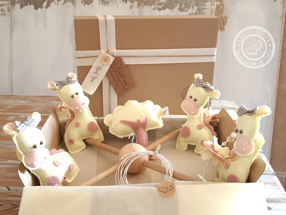 Giraffe cheap cot mobile