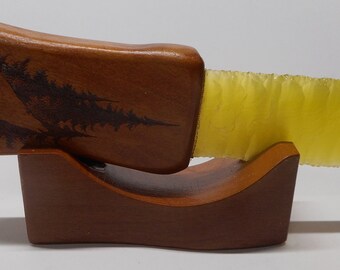 Flintknapped Yellow Fiber Optic Glass on a Cherry wood Handle with Embossed Wolf Image and display