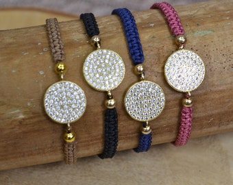 Makramee-Armband „Goldscheibe“ - handgefertigt in deiner Wunschfarbe