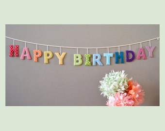 HAPPY BIRTHDAY slinger gemaakt van stoffen letters, wanddecoratie