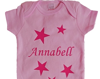 Baby Body rosa mit Namen und Sternen bedruckt 56/62 Geschenk Mädchen personalisiert Taufe Geburt Babygeschenk Taufgeschenk girl bodysuit