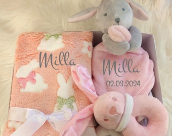 Baby Geschenk Set Hase rosa aus Babydecke Kuscheltuch Rassel mit Namen bestickt Geschenkset Ostern Taufe Geburt Mädchen Girl blanket Party