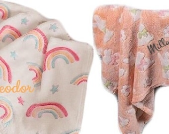 Kuschlige Babydecke Regenbogen mit Namen bestickt rainbow blanket Junge Mädchen Kuscheldecke Kinderwagendecke Decke Baby weiß