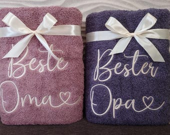 Geschenk Oma Opa zum Geburtstag, personalisiertes Handtuch zu Ostern, Großeltern Liebe, gesticktes Herz, Strandtuch mit Namen bestickt