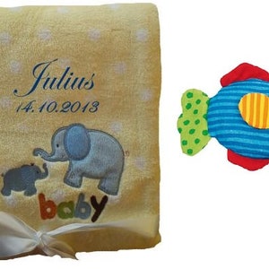 Baby blanket embroidered with name incl. rattle image 3