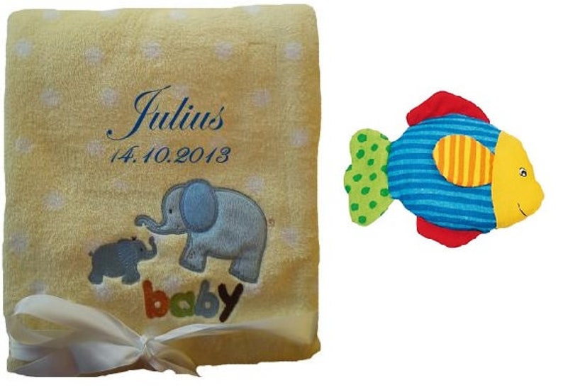 Baby blanket embroidered with name incl. rattle image 3