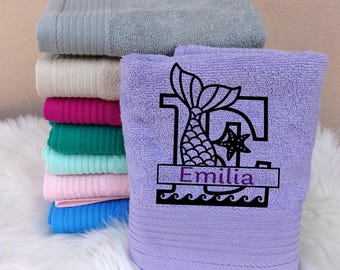 Handtuch Meerjungfrau mit Namen bestickt, Geschenk Handtuch Mädchen, Kinderhandtuch personalisiert, Schwanzflosse, Monogramm Flosse, Initial