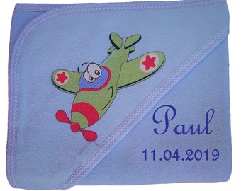 Maxi Baby Kapuzentuch mit Namen bestickt Flieger Flugzeug blau hellblau Kapuzenhandtuch Handtuch Kinder Badehandtuch Kinderhandtuch Poncho