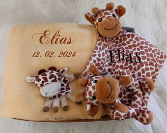 Baby Geschenk Set Giraffe aus Babydecke Kuscheltuch Rassel mit Namen bestickt Geschenkset Taufe Geburt Mädchen Junge boy blanket Party Kind