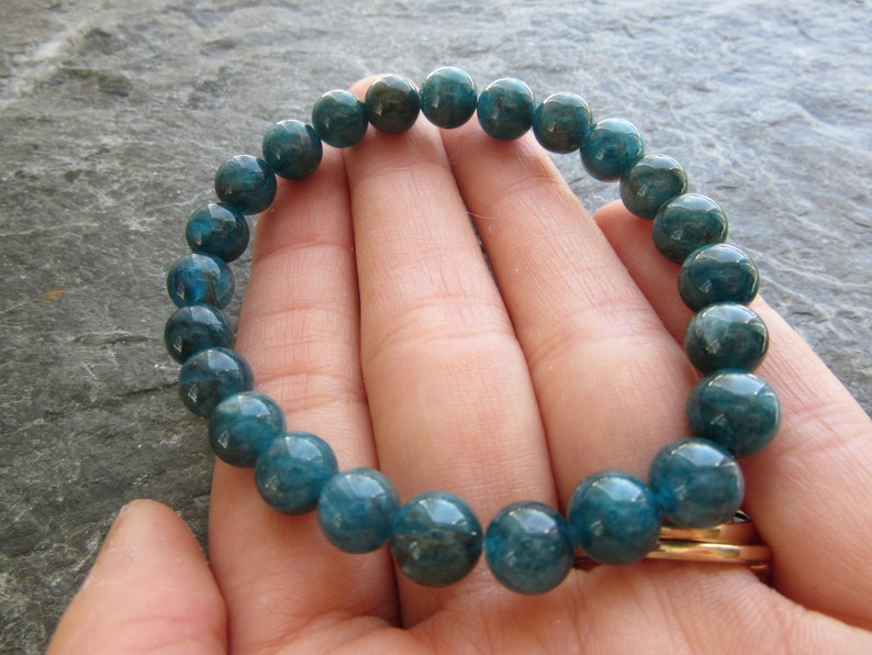Great handmade stretch bracelet natural blue apatite 8mm Reiki infused The apatite bracelet 8mm