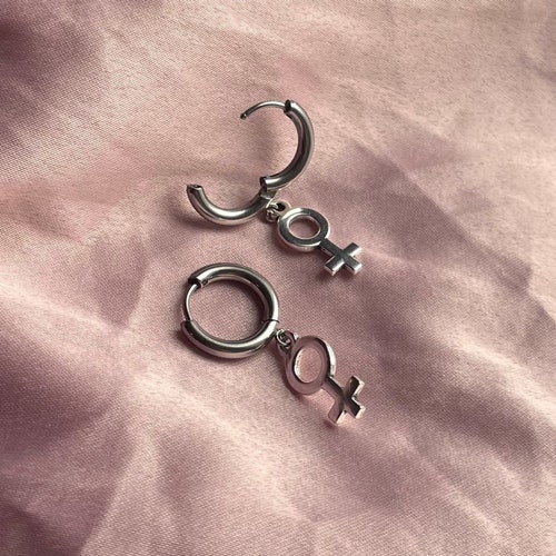 Spilla Metallica Femminista Con Simbolo Venere - Badge Per Cappello, Giacca, Borsa - Made In France