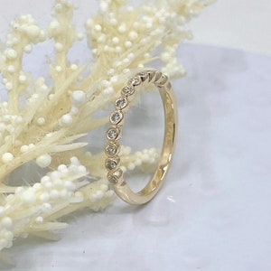 Bezel Stackable Set in 14k Yellow Gold, Bezel Wedding Band, Bezel Stacking Bands, Scalloped Stacking Band, Diamond Stackable Bands