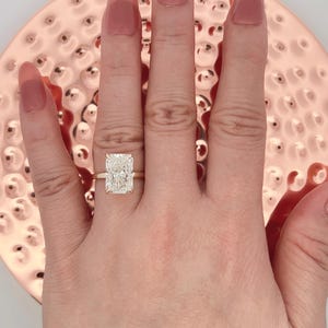 Anillo de compromiso de oro blanco de 14 k con halo oculto de diamantes cultivados en laboratorio, talla radiante, certificado IGI, color E VS1, 4,86 quilates, anillo de bodas de diamantes.