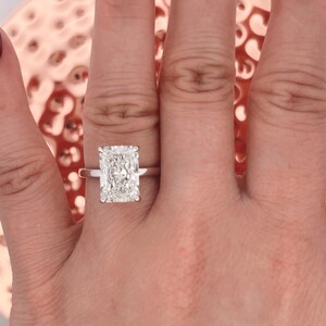 Anillo de compromiso con diamantes cultivados en laboratorio de talla radiante de 4 quilates, anillo de bodas con diamantes cultivados en laboratorio con halo oculto en oro blanco de 14 k, regalo de aniversario