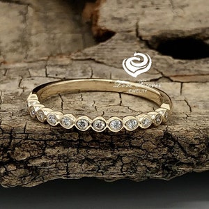 Bezel Stackable Set in 14k Yellow Gold, Bezel Wedding Band, Bezel Stacking Bands, Scalloped Stacking Band, Diamond Stackable Bands