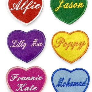 Personalisierte gestickt Name Patch Herz Abzeichen Aufbügeln 8,5 cm von 7,5 cm breit Farbwahl