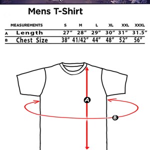 Pode incluir: Tabela de tamanhos para uma camiseta masculina, com medidas em polegadas. A tabela inclui comprimento e circunfer&ecirc;ncia do peito para os tamanhos S, M, L, XL, XXL e XXXL. Um diagrama de uma camiseta ilustra os pontos de medi&ccedil;&atilde;o.
