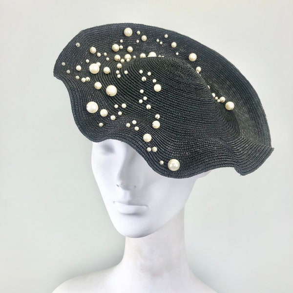 Black Clamshell Fascinator