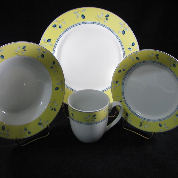 Royal Doulton Blueberry Discontinued pattern  Plates bowls mugs Yellow rim Price per piece, if you need several pieces we combine shipping.