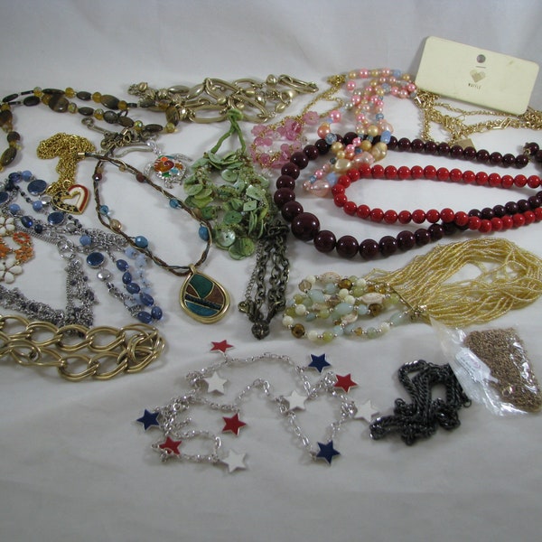 Huge Jewelry Lot of 21 Necklaces From Estate Great lot for dealers