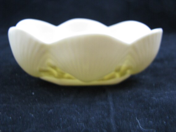 Belleek Ireland Shell And Coral Pattern Oval Bowl Scalloped