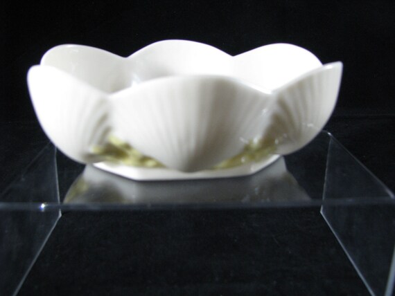 Belleek Ireland Shell And Coral Pattern Oval Bowl Scalloped