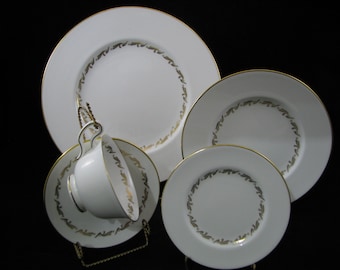 WEDGEWOOD GOLDEN FLEECE Made in England several pieces available Discontinued pattern only made 1962-68 Excellent condition. Bone China.