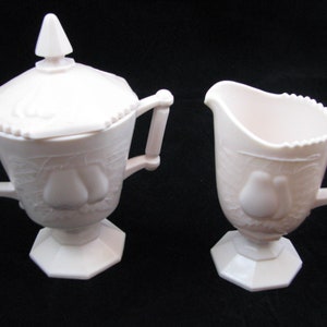 Jeannette Shell Pink Baltimore Pear 1950&#39;s Sugar with lid and creamer Great Condition!