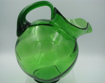 Cambridge Emerald Green #3400/38 80 Ounce ball shaped Jug Pitcher Optic Excellent condition glass